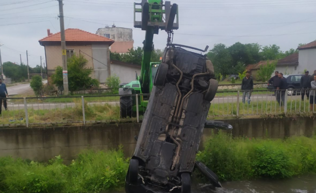 Пиян водач се обърна с колата си в р Сребра