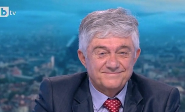 Румен Ненков: Референдум за приемането на еврото не е конституционно допустим Румен Ненков: Референдум за приемането на еврото не е конституционно допустим