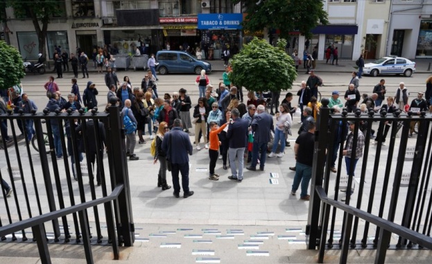 Остри реакции срещу акцията на прокуратурата Протестиращи в Съдебната палата