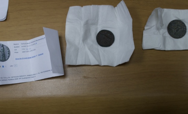 Множество предмети с белезите на движими културни ценности записки и