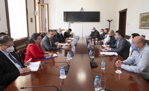 Служебният министър на правосъдието проф Янаки Стоилов и заместник министър Мария