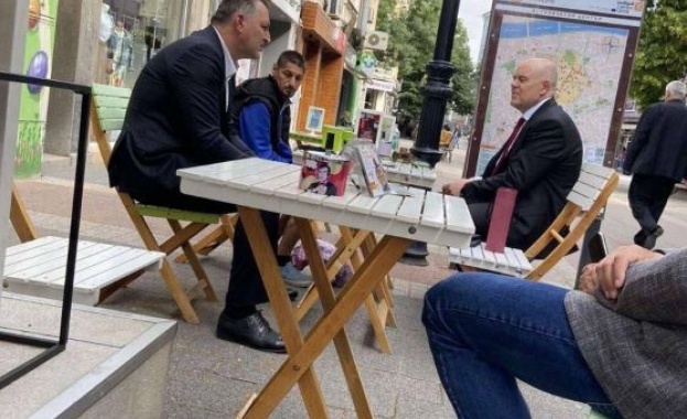 Главният прокурор Иван Гешев и окръжният прокурор Румен Попов са