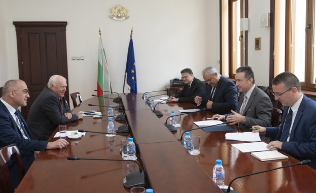 Служебният министър на правосъдието проф Янаки Стоилов и заместниците му