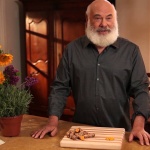  "Идеята, че човек трябва да бъде постоянно щастлив е уникално модерна ...