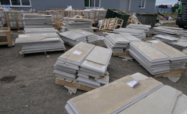 Неясно е как такова огромно количество наркотик е преминало границата