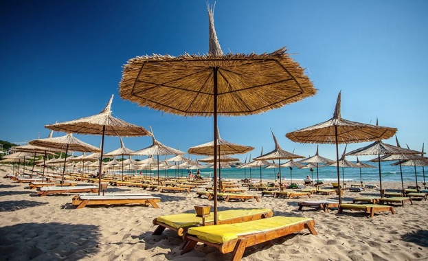 От 0 до 8 лева струват чадърите на плажовете по Южното Черноморие това лято