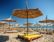 Близо половината гърци не могат да си позволят едноседмична почивка