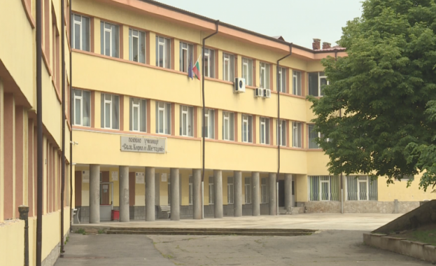 Регионалното управление на образованието в Кюстендил препоръча на директора на