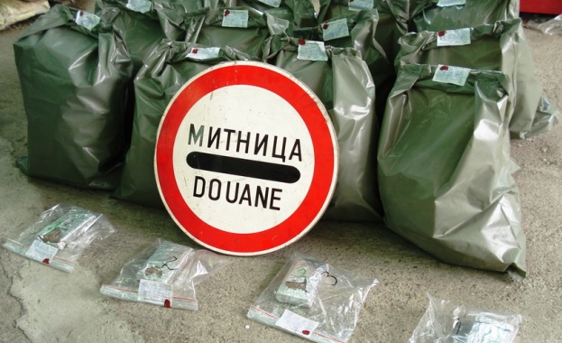 Откриха марихуана и кокаин в товарен камион на Дунав мост-Видин 