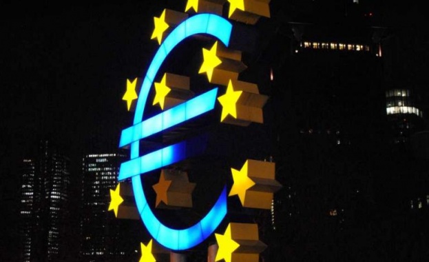 Eвpoпeйcĸaтa ĸoмиcия e нaeлa ceдeм бaнĸи зa пъpвaтa eмиcия 10 гoдишни