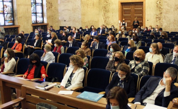 Съдебната реформа не бива да се свежда само до разговори