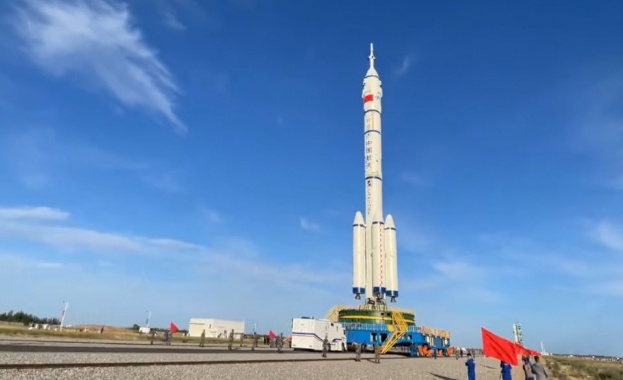 Китай подновява пилотираните космически полети с "Божествен кораб"