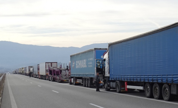 Превозвачи искат зелени коридори за празните камиони, отиващи в Гърция 