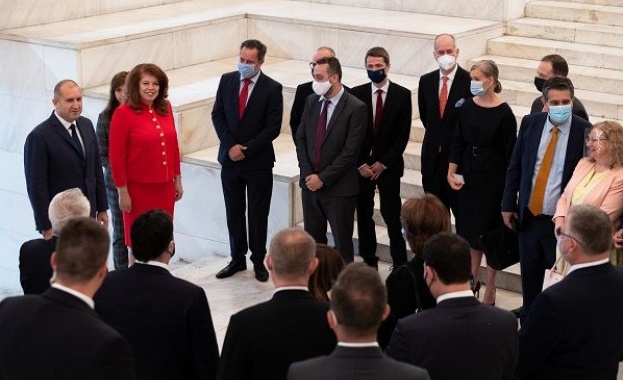 Служебният кабинет доказа че министри с различни политически убеждения могат