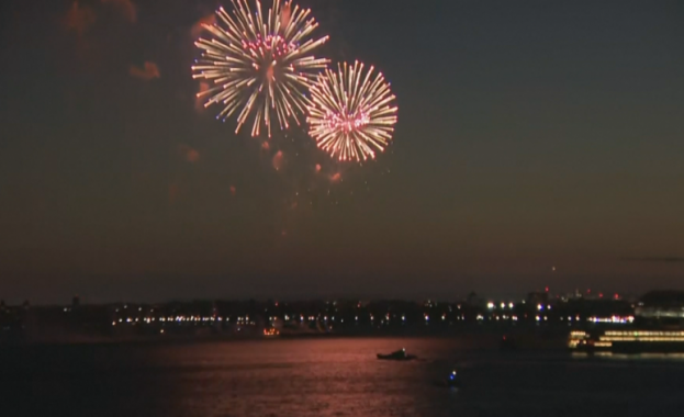 Американският щат Ню Йорк празнува 70 процента от жителите