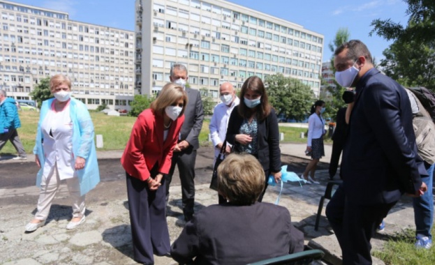 България изостава с ваксинирането има 15 процента имунизирани при