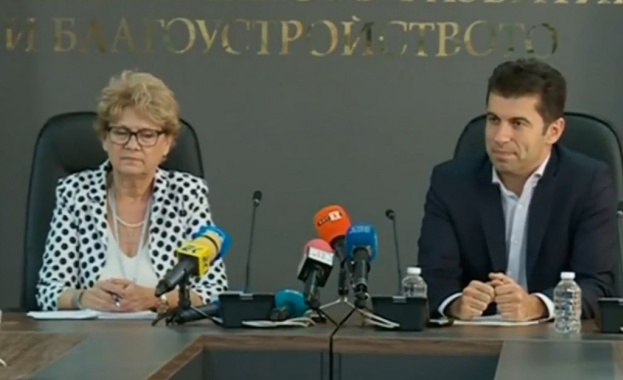 Комитова и Кирил Петков: „Автомагистрали“ и ДКК са служили като „шапки“