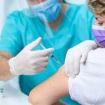 Русия праща в неплатен отпуск служители, отказващи ваксинация срещу COVID-19 