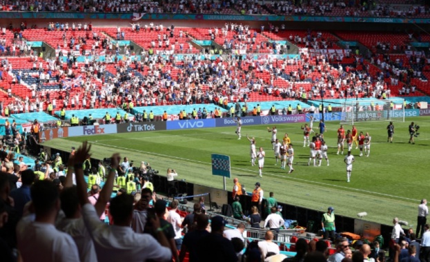 УЕФА е заплашила Англия с отнемане на домакинството на финала
