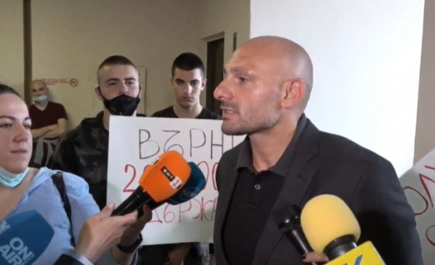 Двадесетина ММА състезатели начело с председателя си Станислав Недков Стъки са