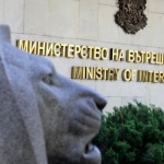 Кой печели и кой губи от скандалите с ръководството на МВР