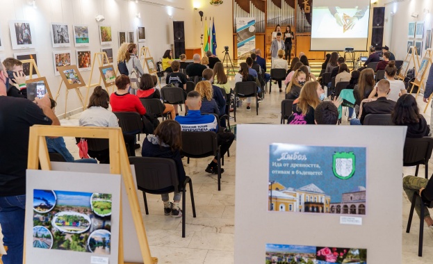 В зала Съвременност на Културно информационен център Безистен бяха наградени победителите