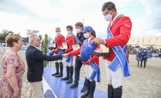 Министър Кузманов награди победителите в Купата на нациите по конен спорт