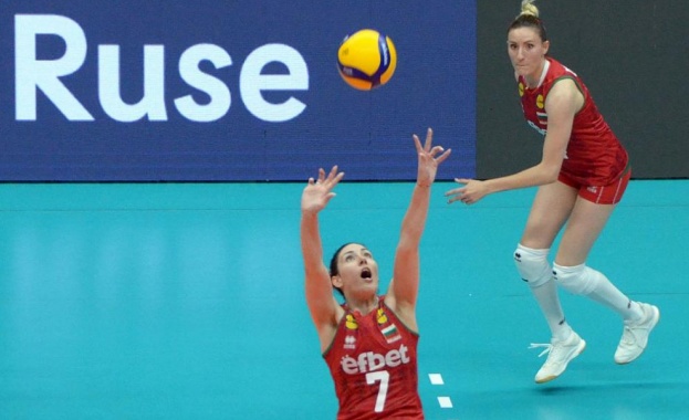 Националният женски отбор по волейбол триумфира с трофея от Златната