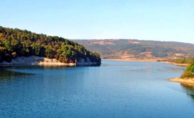 Язовир Йовковци който водоснабдява област Велико Търново продължава едновременно да