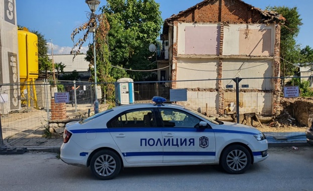 Къща се срути в центъра на Пловдив заради строителен изкоп, обитателите се евакуираха