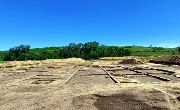 Четири некропола и около 900 находки са открити до момента