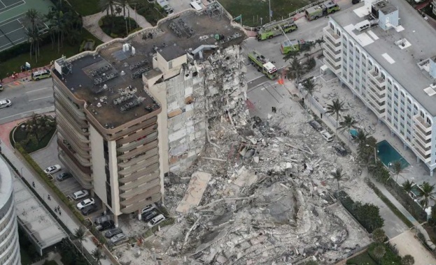 Спасителната акция в рухналата сграда в предградие на Маями продължи