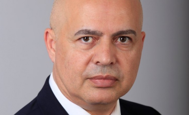 Корнелия Нинова има подкрепата на партията но въпрос на лично