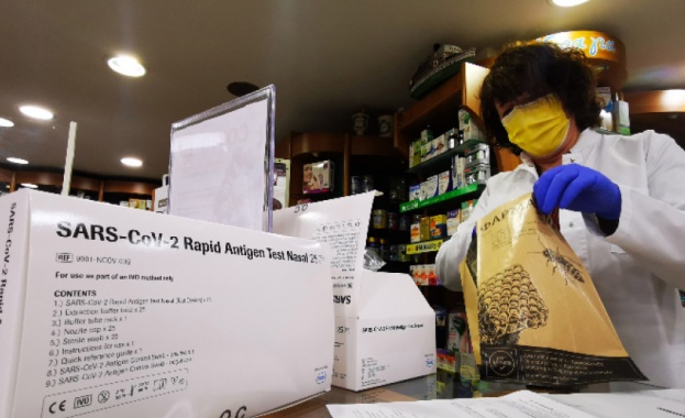 Гърция наложи задължителни тестове за коронавирус на всички руски граждани