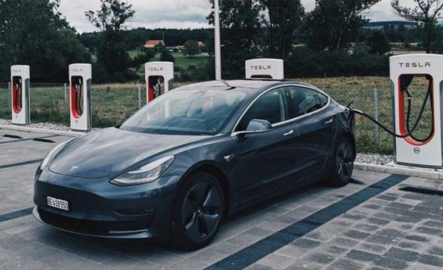 Tesla инсталира зарядна станция в Бургас