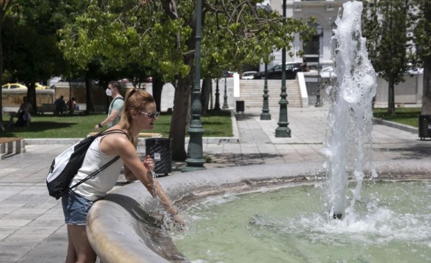 Младите хора които са ваксинирани против COVID 19 в Гърция ще