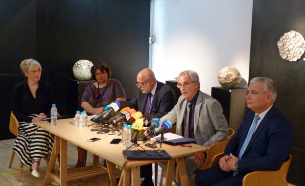 На среща с медиите във вторник министърът на културата проф