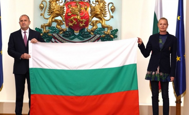 Президентът Румен Радев връчи националния флаг на българската олимпийска делегация,