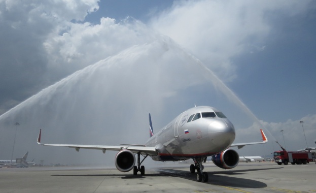 С воден салют беше посрещнат първият полет на авокомпания Аерофлот