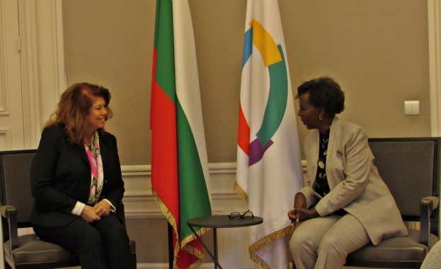 Вицепрезидентът Илияна Йотова се срещна в Париж с председателя на