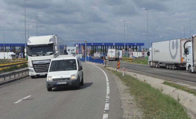 Служебният министър на транспорта Георги Тодоров и румънският му колега