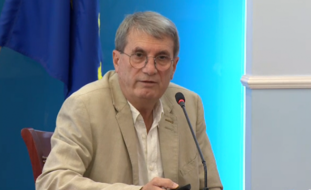 Хинков: Ще предложа България да изгради протонен център с национални средства