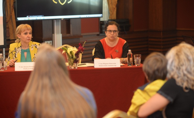 През последните повече от 5 години две редовни правителства на