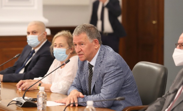 Официално беше представен новосъздаденият съвет по ваксинация В него влизат