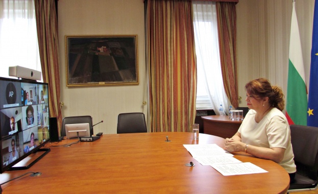 С онлайн разговор с актьори сценаристи режисьори продуценти разпространители на