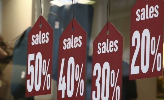 Летните намаления в Гърция тази година започват от днес и