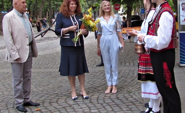 Вицепрезидентът Илияна Йотова откри в Созопол 15 ото издание на Международния