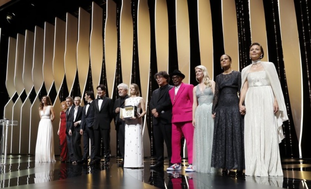 Звезди без маски по червения килим и бляскава церемония по