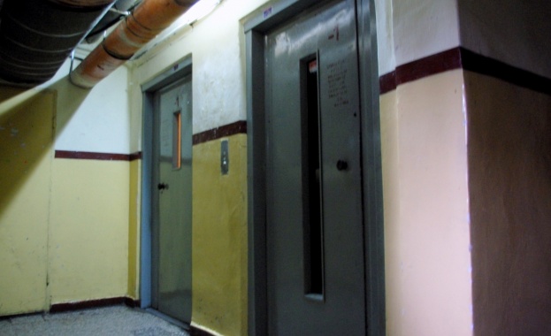 Студент загина, затиснат в асансьор на общежитие в Бургас 