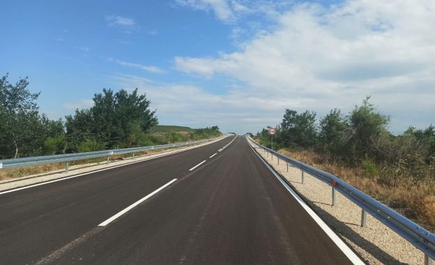 Временно движението по път I-9 Варна - Бургас при км